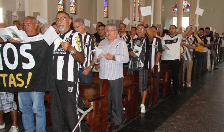 Emoção e muitas comemorações marcaram a missa do Centenário