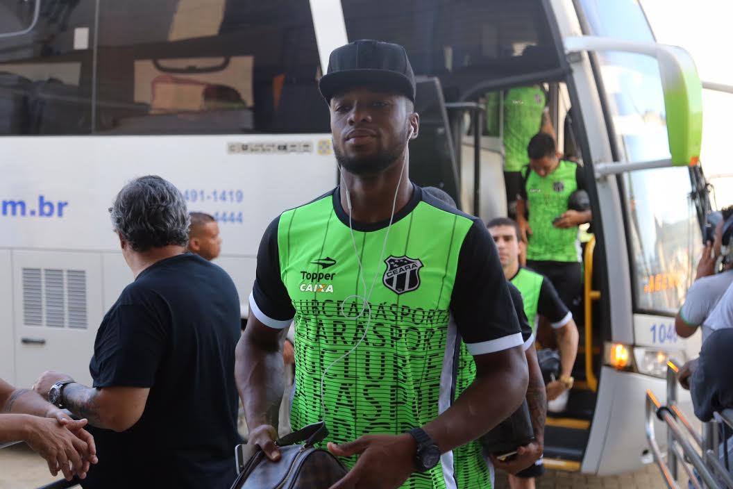 Ceará embarca com destino a Maceió para estreia na Série B