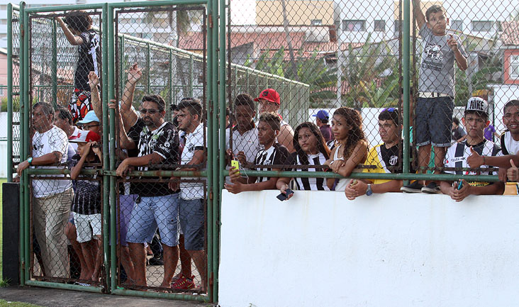 Treino desta quarta-feira será com portões abertos à torcida