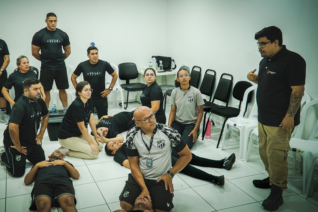 Em CAP, profissionais do futebol feminino e futsal participam de curso de primeiros socorros