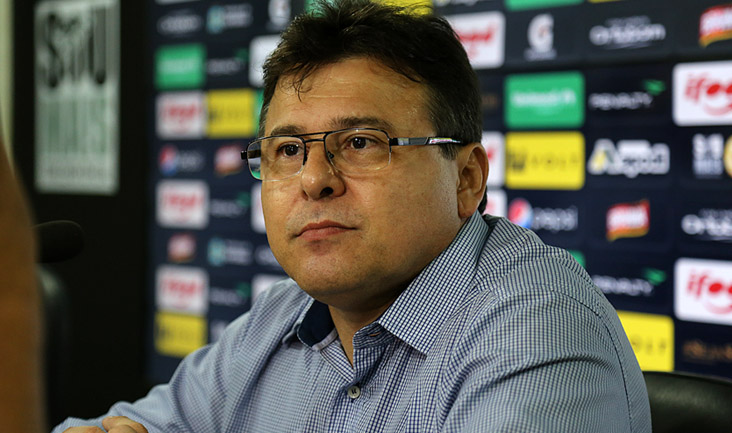 Pres Robinson anuncia renovação de contratos