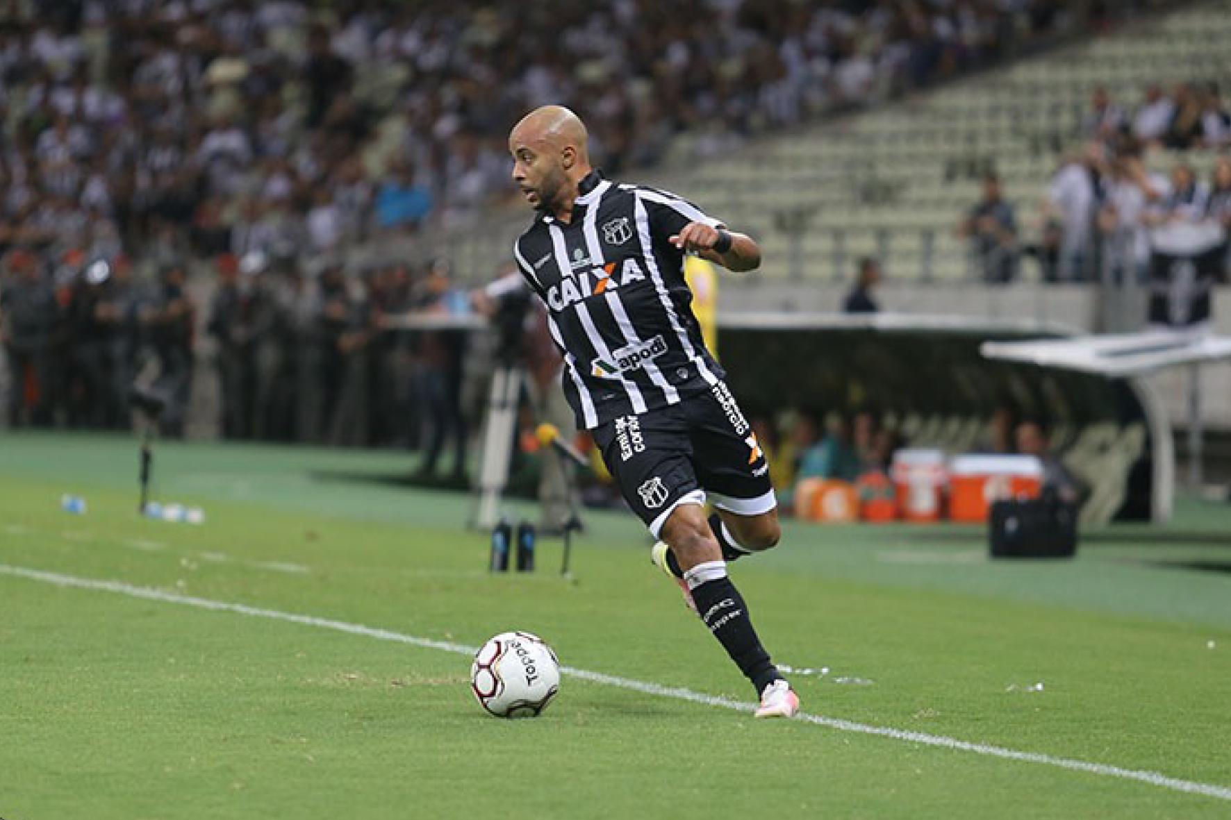 De volta! Lateral-esquerdo Romário acerta retorno ao Ceará até o fim de 2018