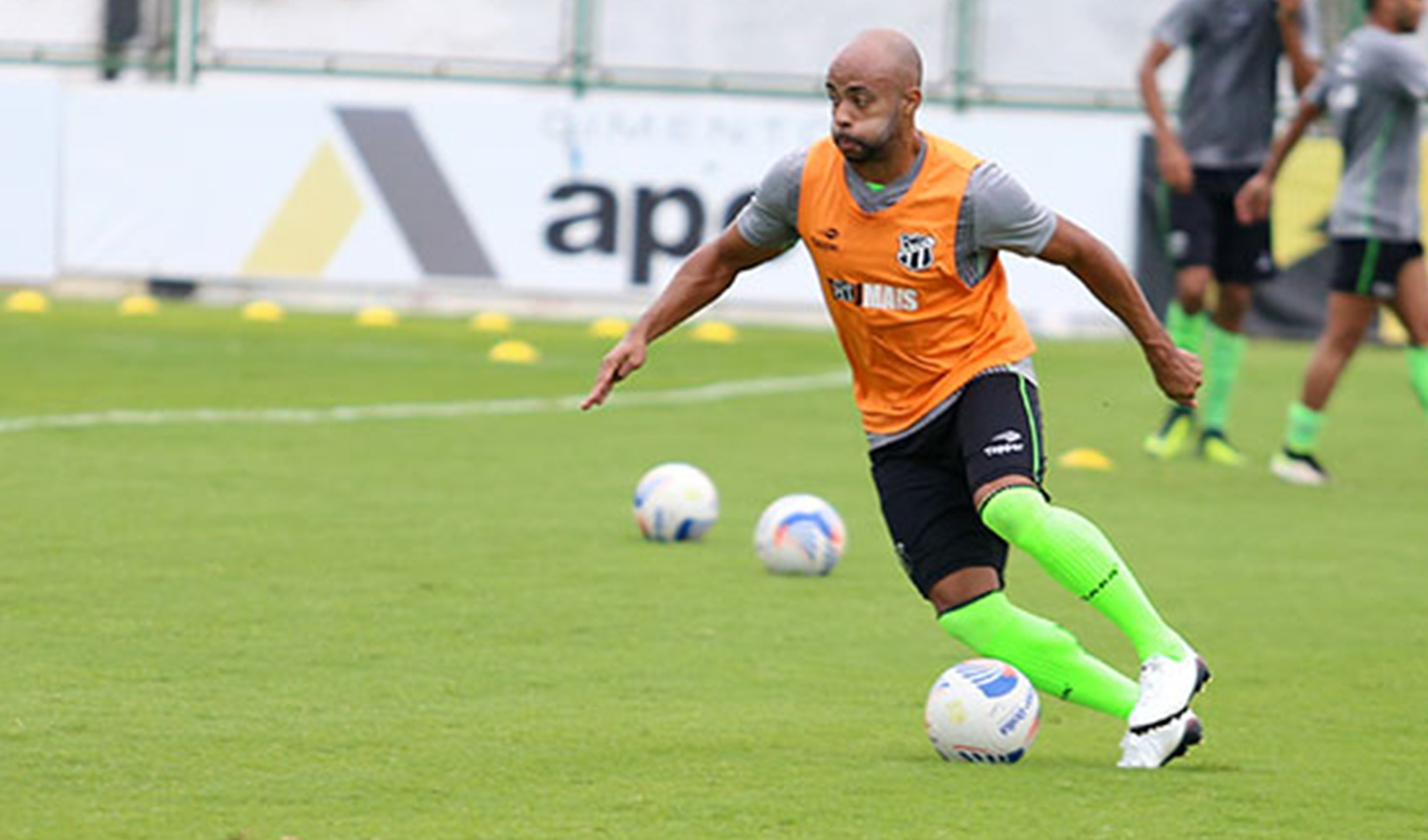 Manhã desta terça-feira foi de treino técnico-tático no Estádio Vovozão