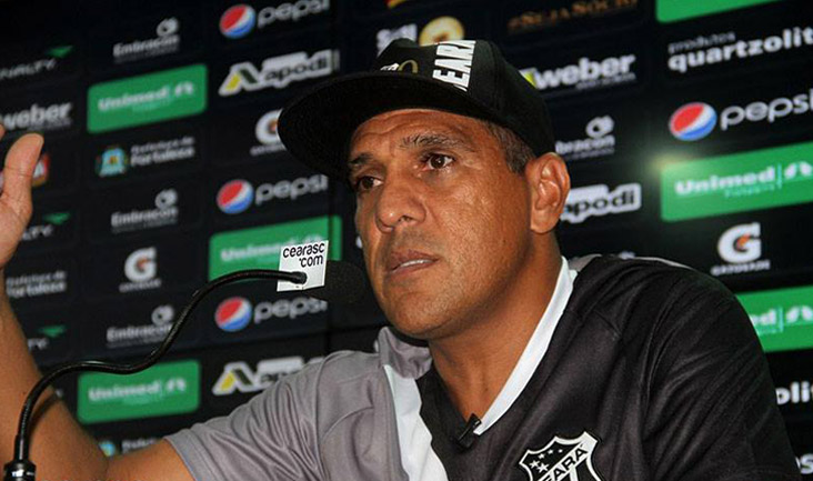 Técnico Silas é apresentado em Porangabuçu: "Vamos para a luta"