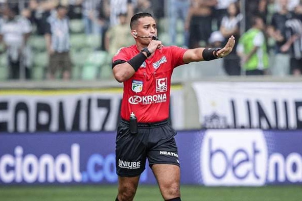 André Luiz Skettino Policarpo Bento (MG) apita Operário-PR x Ceará, pela Série B