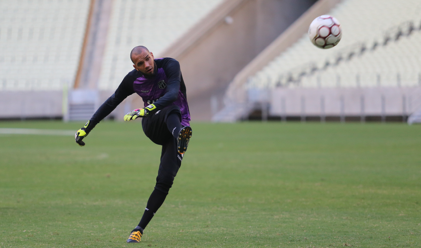 Técnico Marcelo Chamusca comanda treino fechado na Arena Castelão