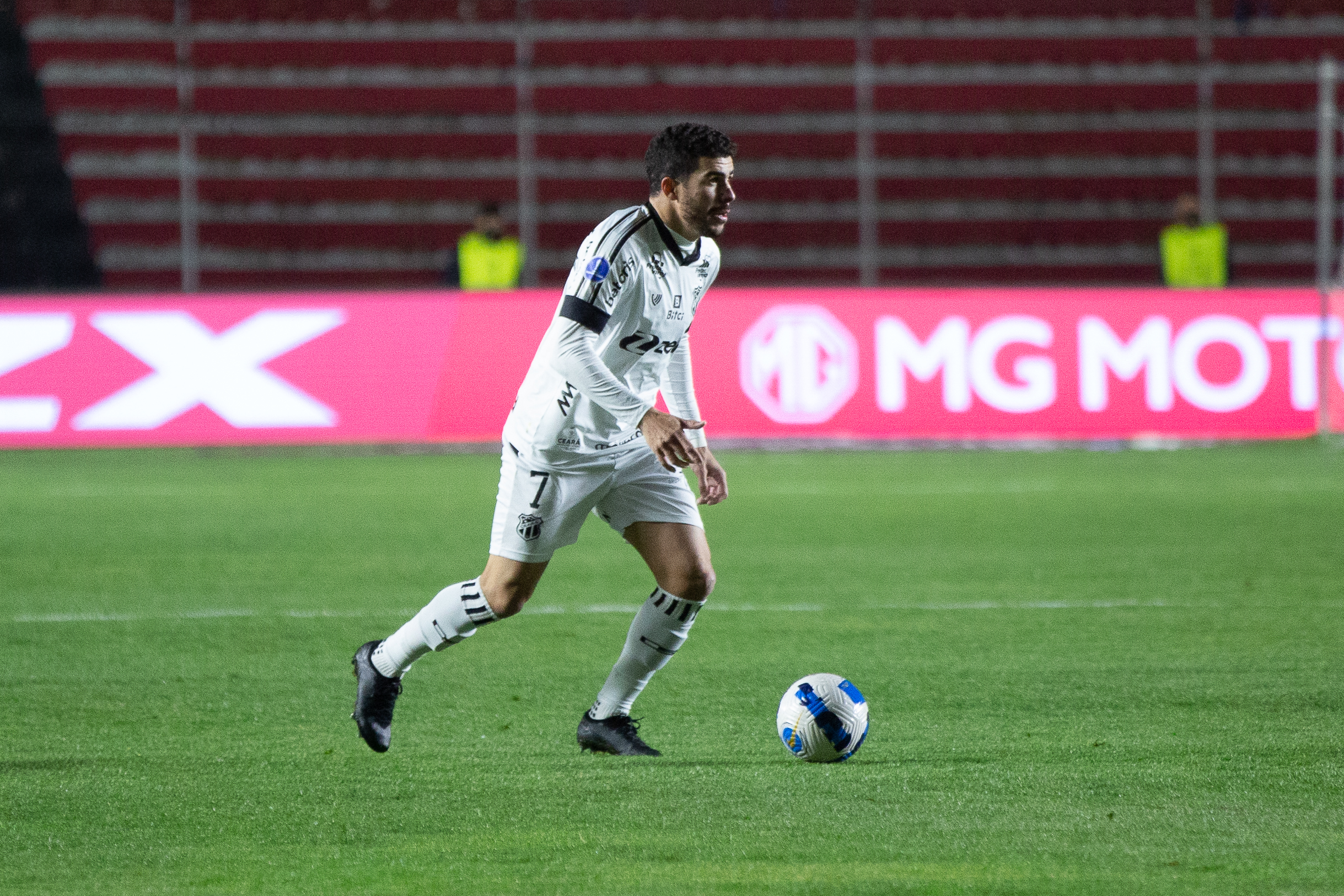 Jogando em casa, Ceará encara o Internacional pela 15ª rodada do Campeonato Brasileiro