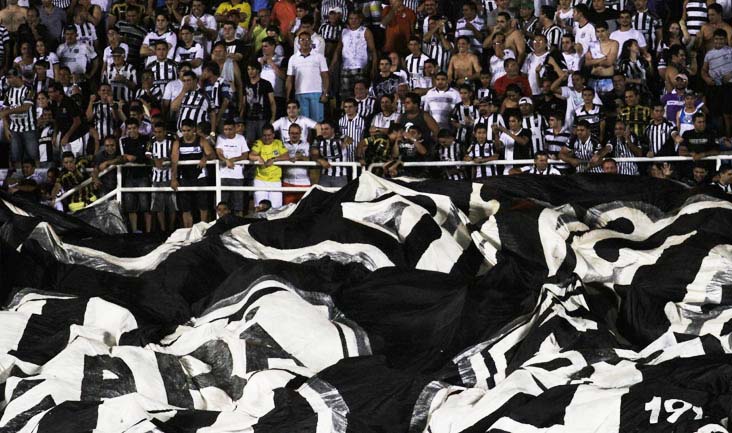 Venda de ingressos para Ceará x Vitória será nas lojas e no PV