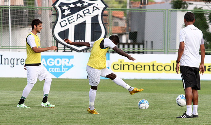 Elenco do Ceará finalizou preparação para jogo contra o Vitória