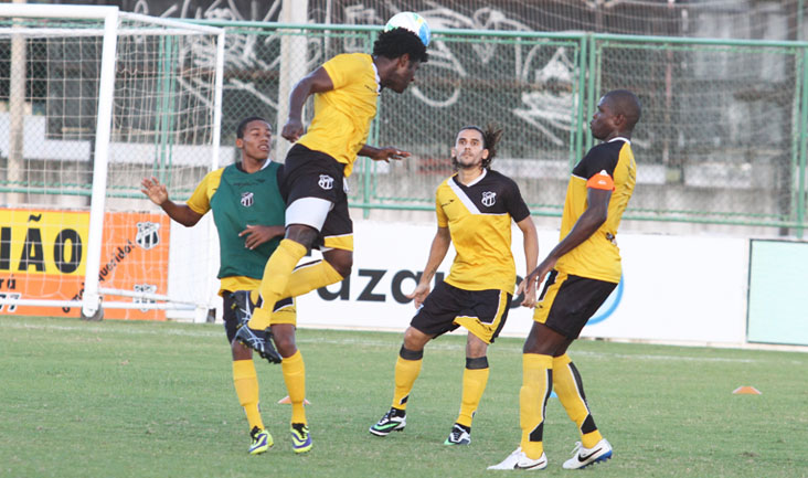 Treino coletivo encerrou os trabalhos para duelo contra o Paraná 