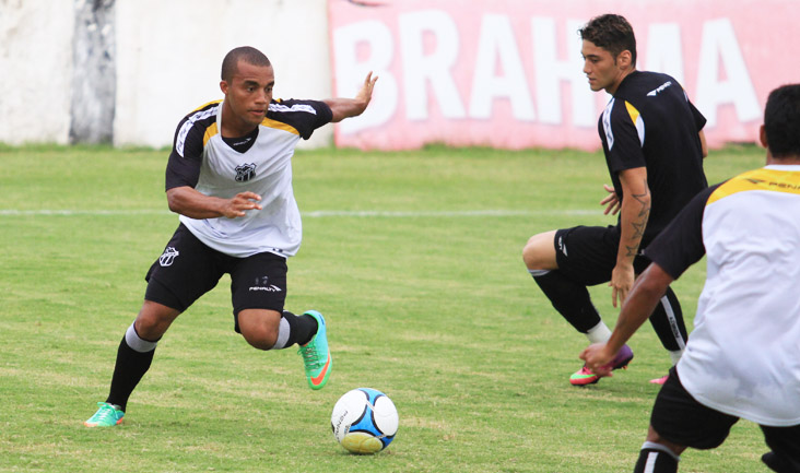 Sérgio Soares comandou treino tático na tarde de hoje