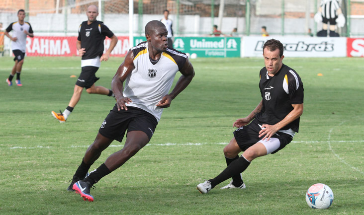 Elenco alvinegro voltou a trabalhar com bola nesta sexta-feira