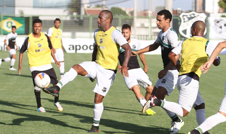 Geninho retornou mais cedo e comandou um treino coletivo