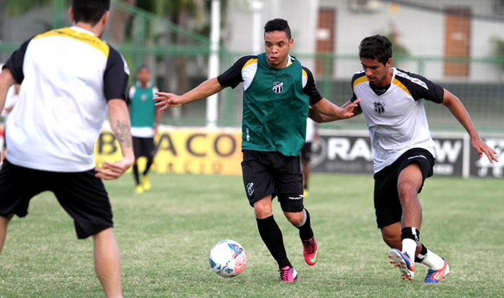 Atletas treinaram nesta tarde e focaram nas finalizações e no posicionamento