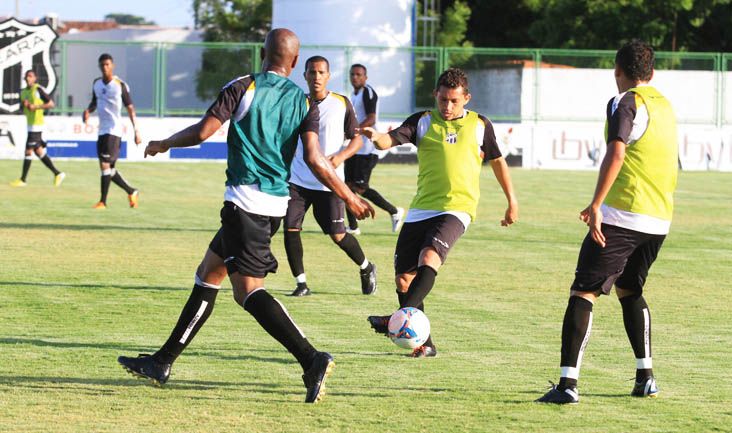 Grupo alvinegro voltou aos trabalhos nesta segunda-feira