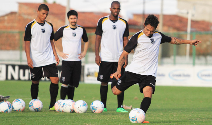 Sérgio Soares comandou treino técnico/tático com o grupo