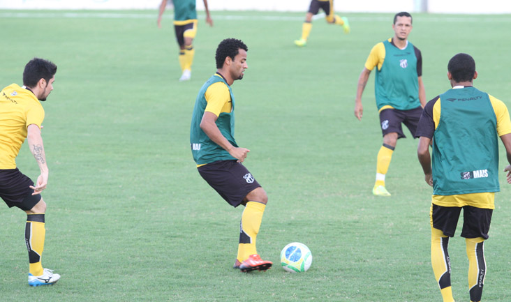 Antes de viajar, grupo participou de treino técnico e tático