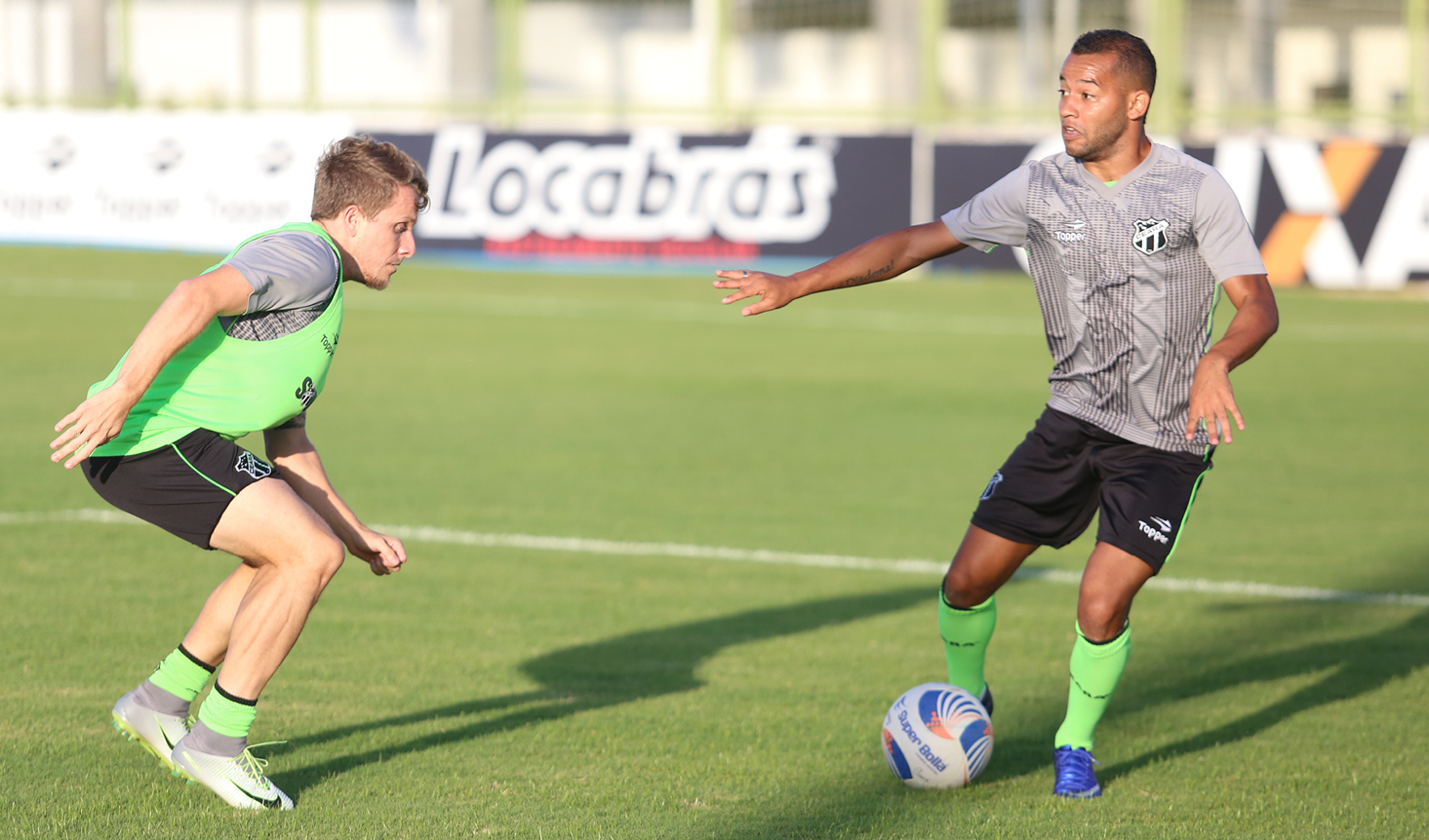 Ceará realiza treino coletivo e apresenta mudanças para enfrentar Guarani (J)