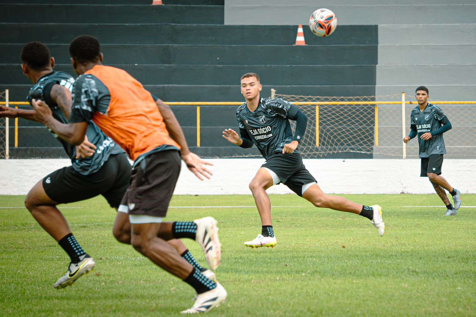 Sub-20: Ceará treina na Cidade Vozão e embarca rumo a Chapecó para duelo pelo Brasileiro B