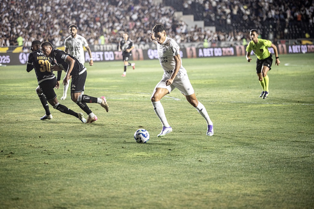 Com um homem a menos, Ceará luta até o final e garante um ponto fora de casa diante do Vasco