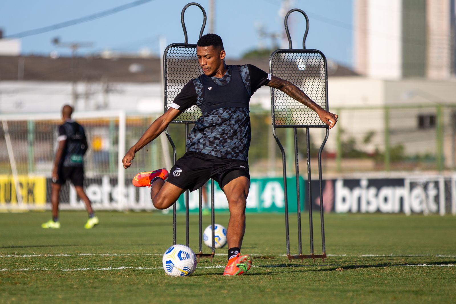 No CT de Porangabuçu, Ceará se reapresenta e inicia preparação para duelo contra o Fla